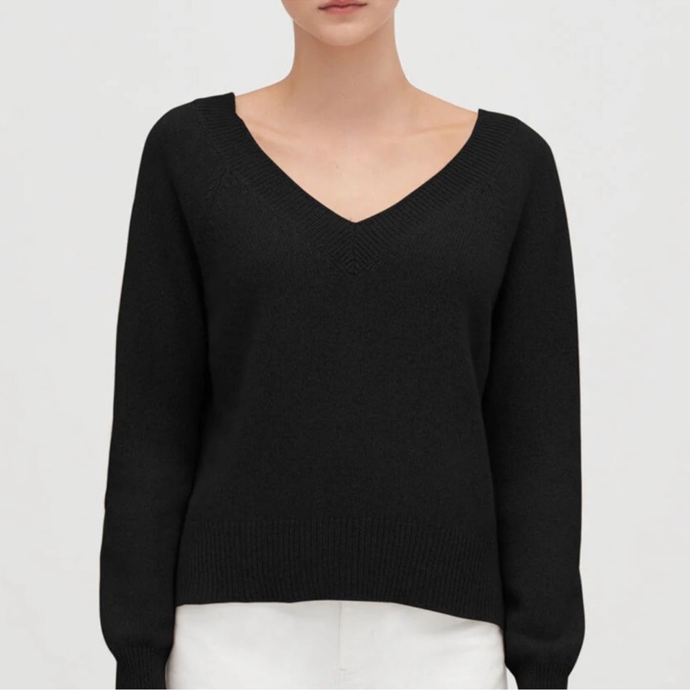 NWT Cuyana Wool / Cashmere V-Neck Sweater